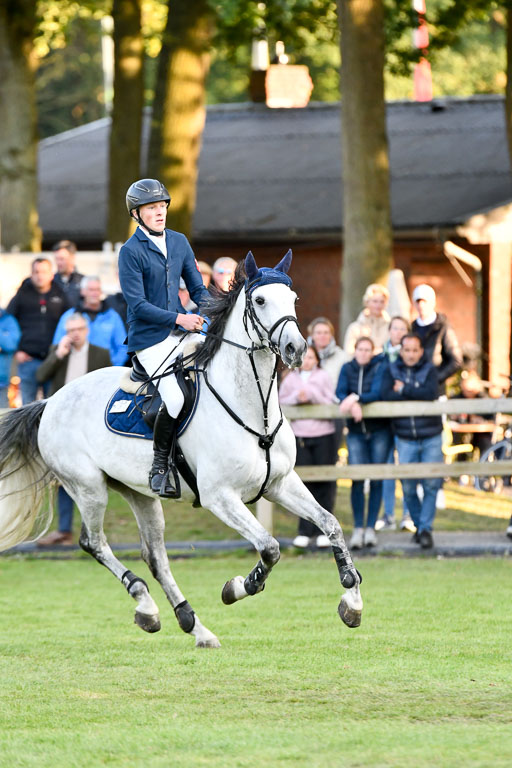 Springreiter H-M
